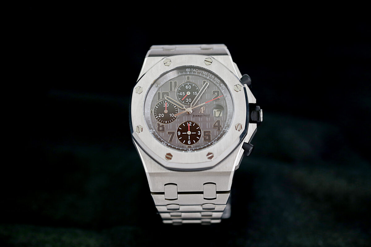 Audemars Piguet Royal Oak Offshore Chronograph, AP Box & Zertifikat, Titan, Top Zustand